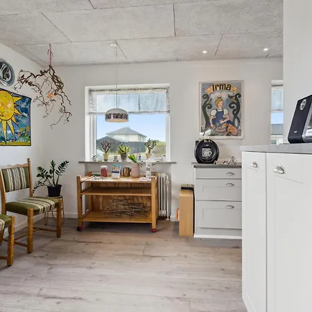 3 Bedroom Amazing In Semesterbostad *