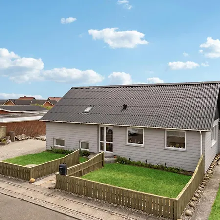 Semesterbostad 3 Bedroom Amazing In